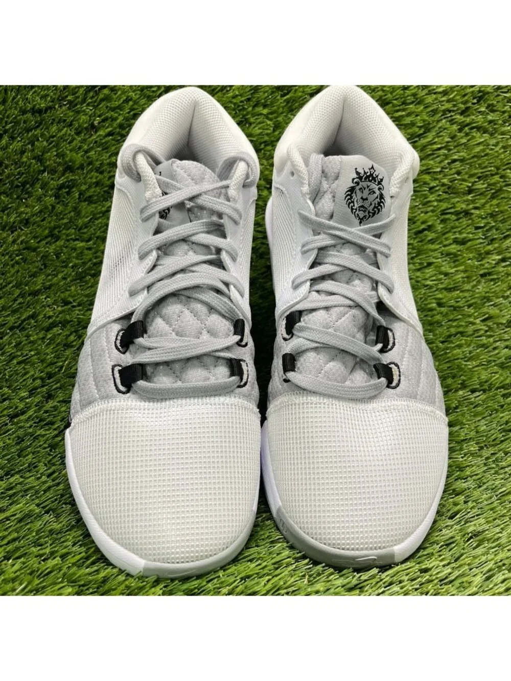 Nike LeBron Witness 8 Mens Size 9 White Smoke Gray Basketball Shoes Sneakers
